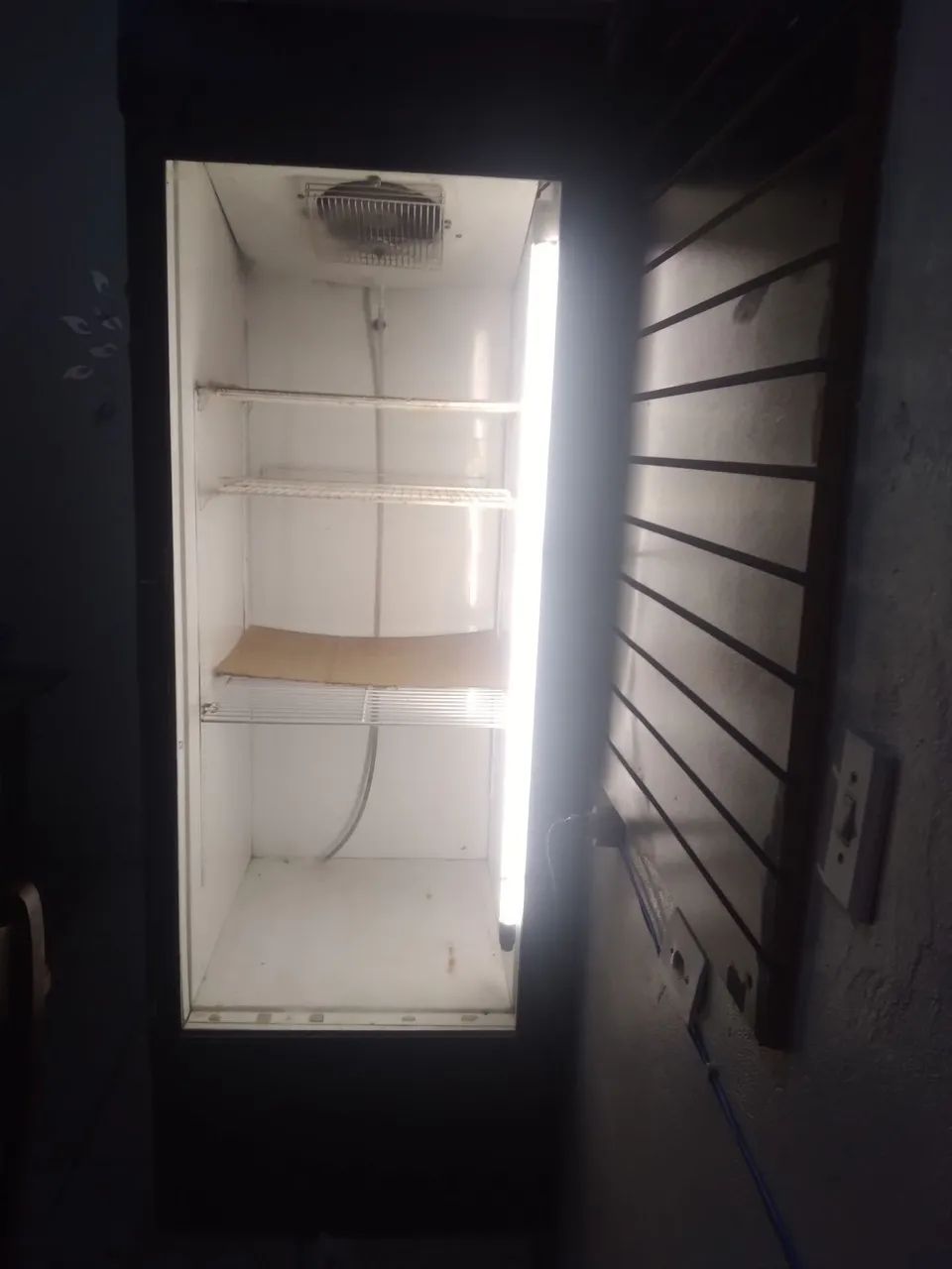 Geladeira expositora vertical 220v