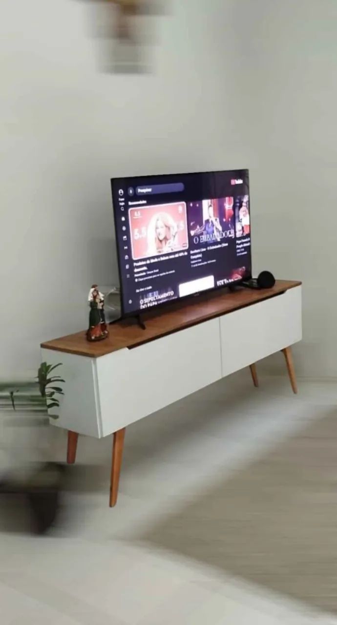 Rack para Tv na cor branca e com tampo amadeirado  - Foto 5