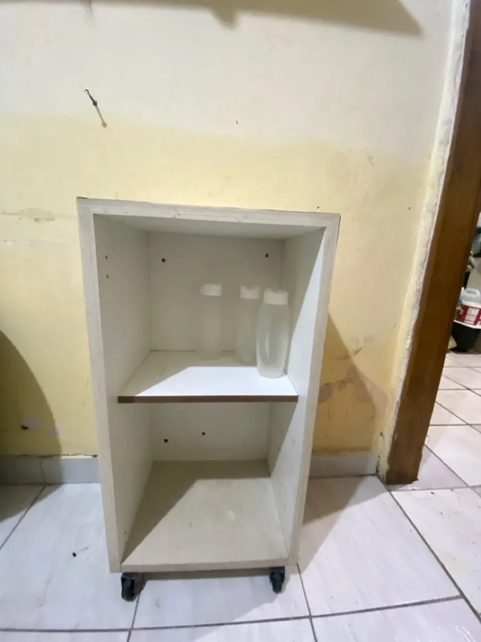 Móvel multiuso com rodinhas