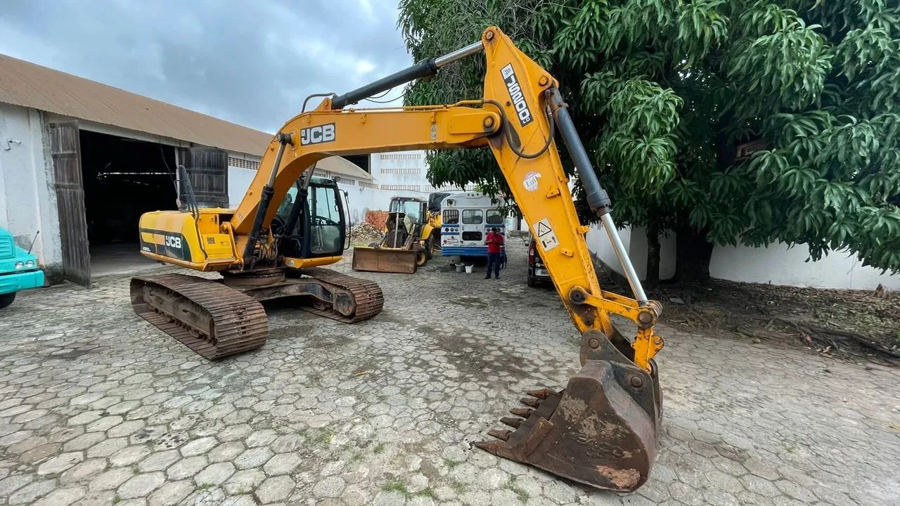 ESCAVADEIRA JCB JS 200 LX - Foto 2