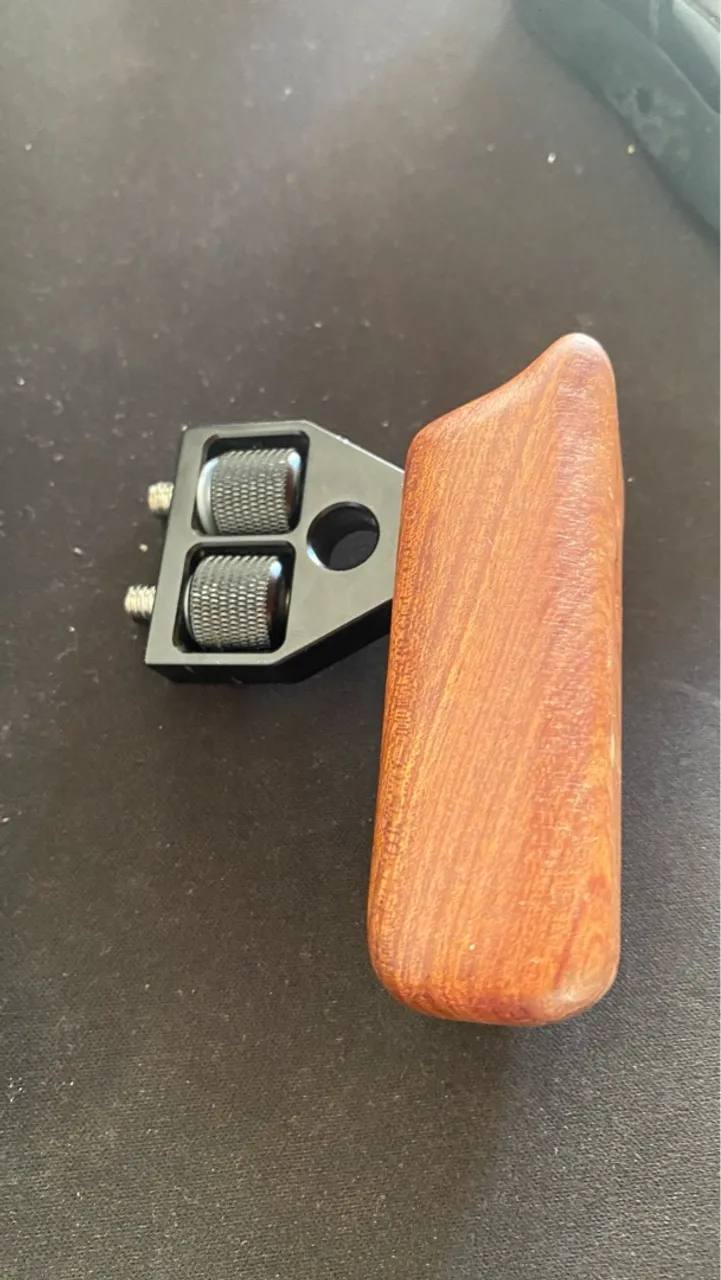 Side handle