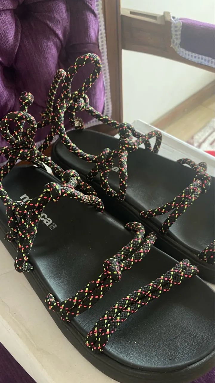 Sandálias de corda pretas