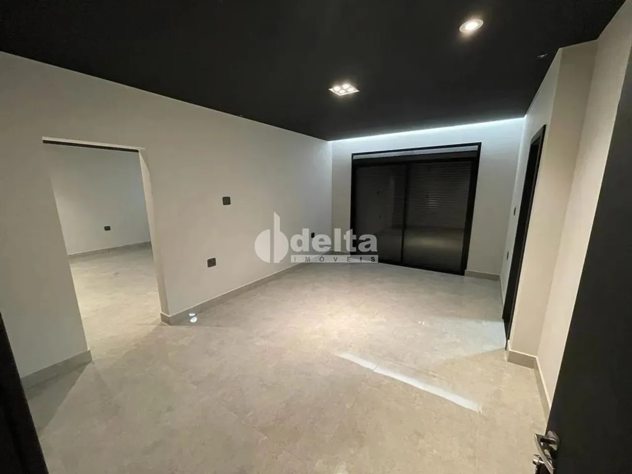 Sala comercial disponível para locação no bairro Alto Umuarama em Uberlãndia-MG