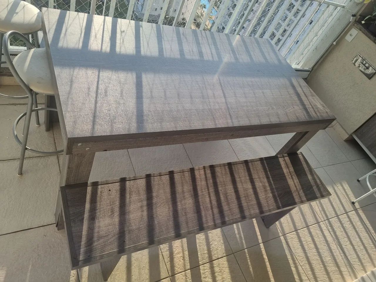Mesa acompanha 2 bancos. 1,50 x0,80 - Foto 5