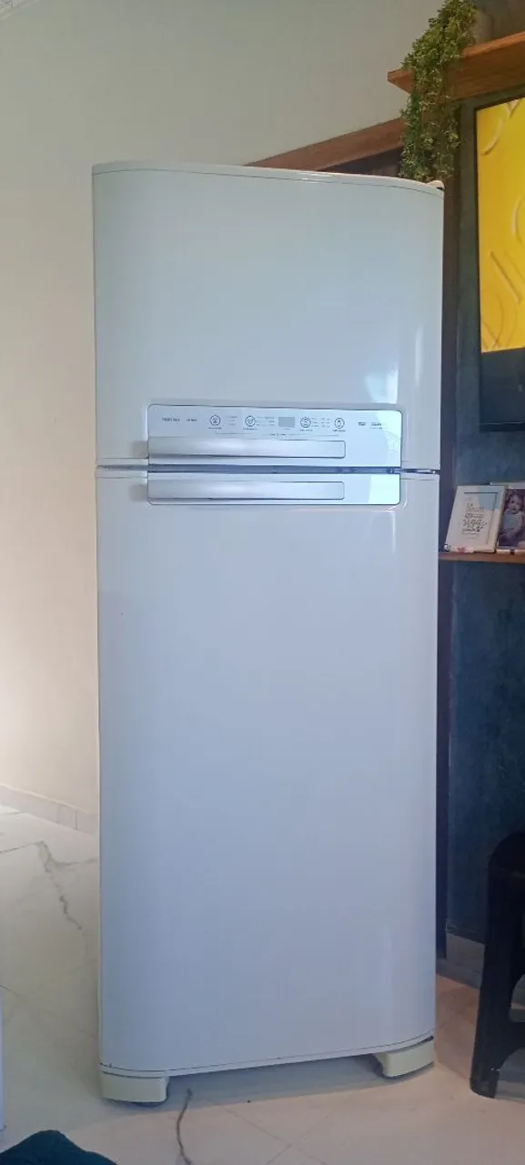 Geladeira Branca Electrolux Frost Free semi Frost Free toda original 510 litros