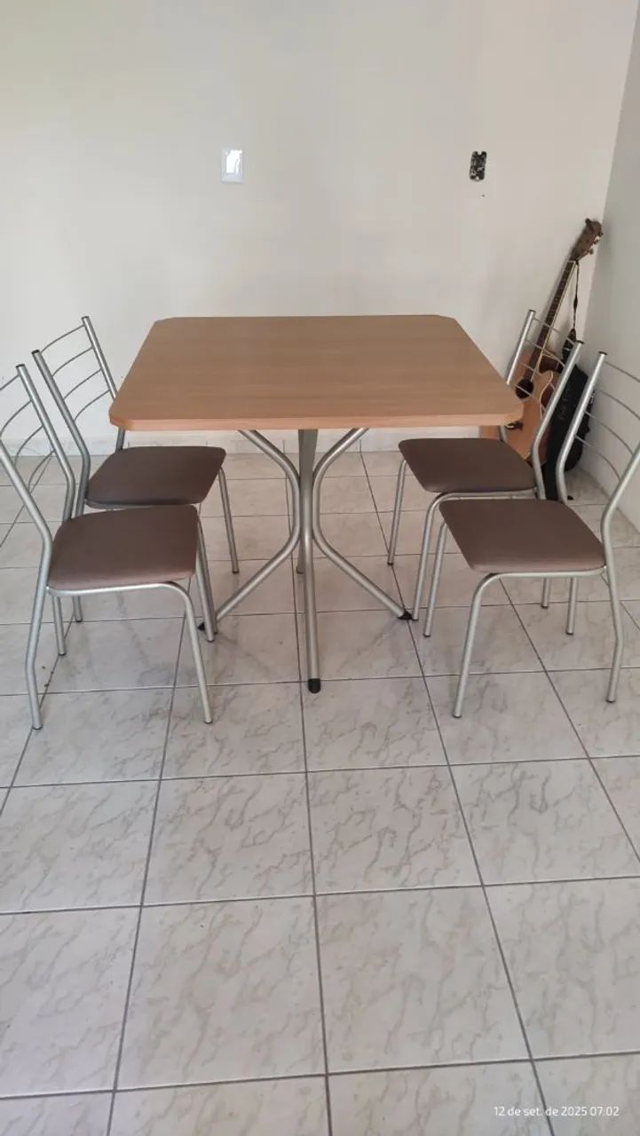 Mesa e 4 cadeiras 64187453517185120