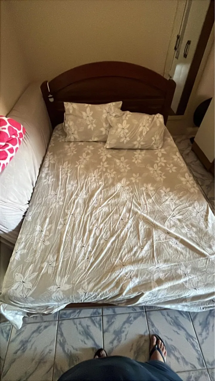 Cama de Casal com Cabeceira em Madeira e colchão
