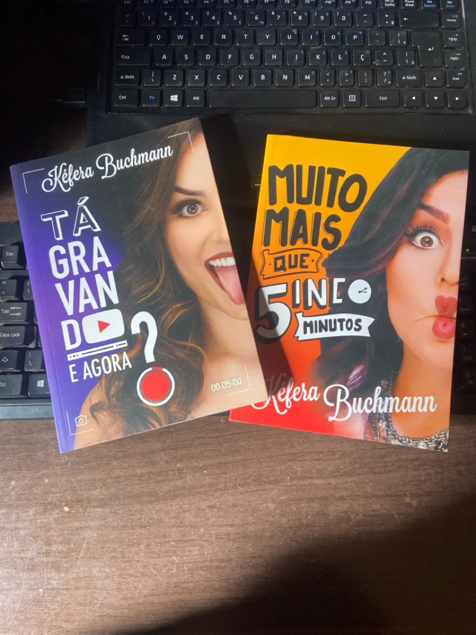 Livros Kéfera Buchmann - Tá Gravando e Agora? e Muito Mais Que 5 Minutos