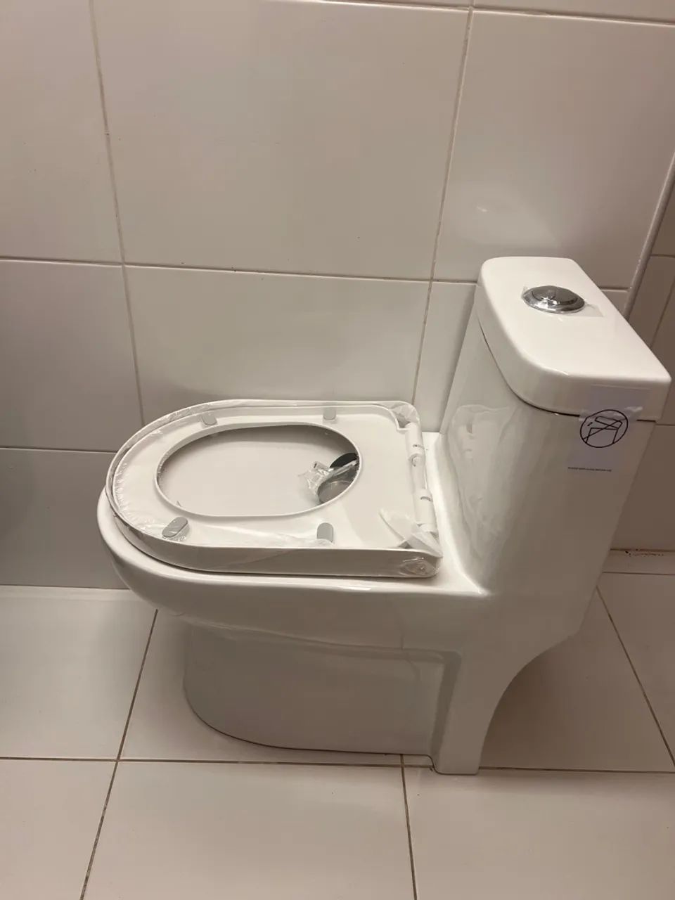 Vaso Sanitário com assento Monobloco - novo, recém comprado e não instalado  - Foto 3