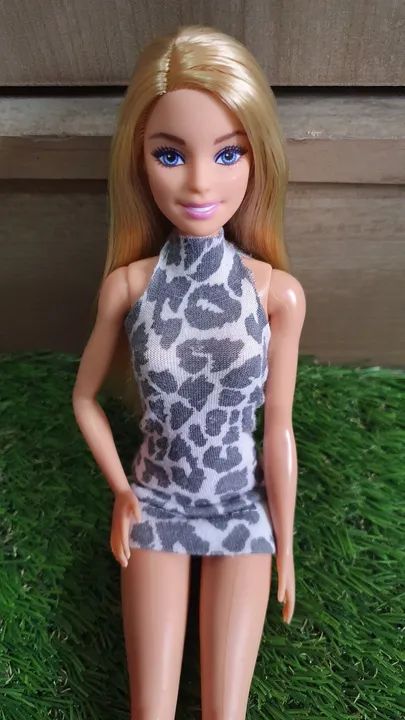 Boneca Barbie com vestido de onça feito a mão  - Foto 2