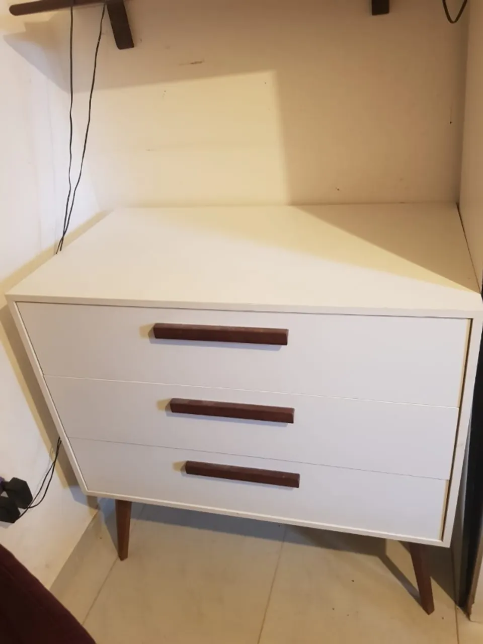 Cômoda e mesinha de cabeceira lindos estilo retrô