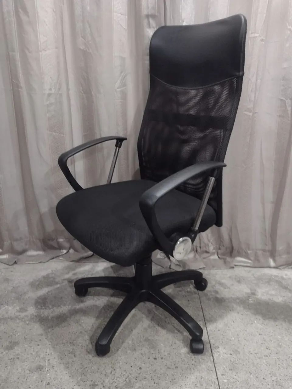 Cadeira de Escritório Ergonômica Preta
