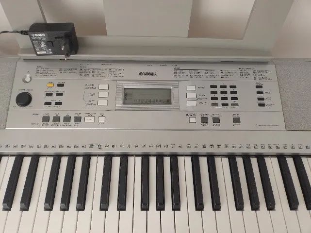 Teclado Arranjador Yamaha Ypt340 61 Teclas - Cor Prata - Foto 2