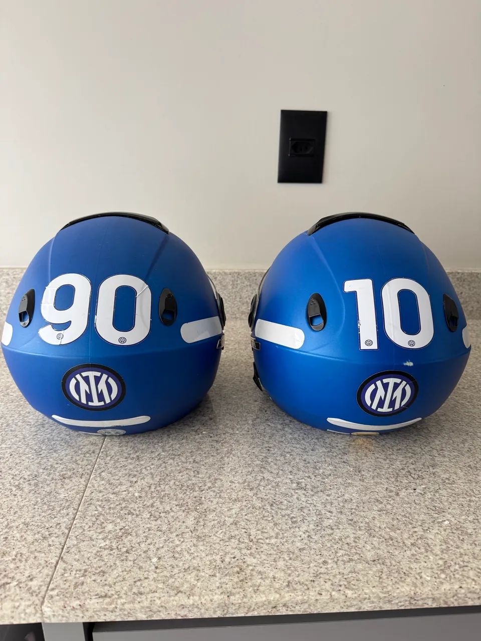 Vendo 2 capacetes cor azul 64314695060610122