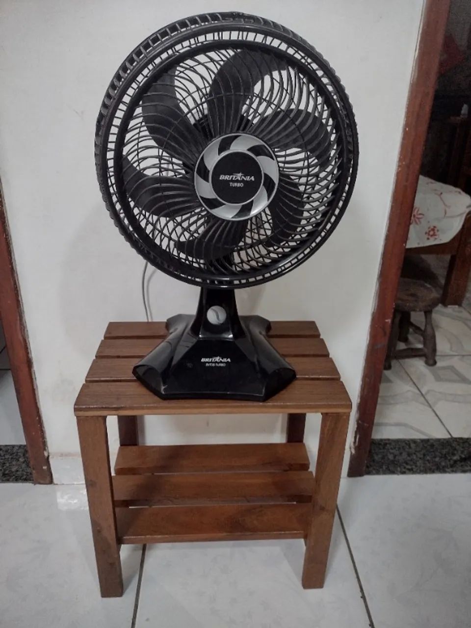 Mesinha para ventilador nova em madeira de lei 