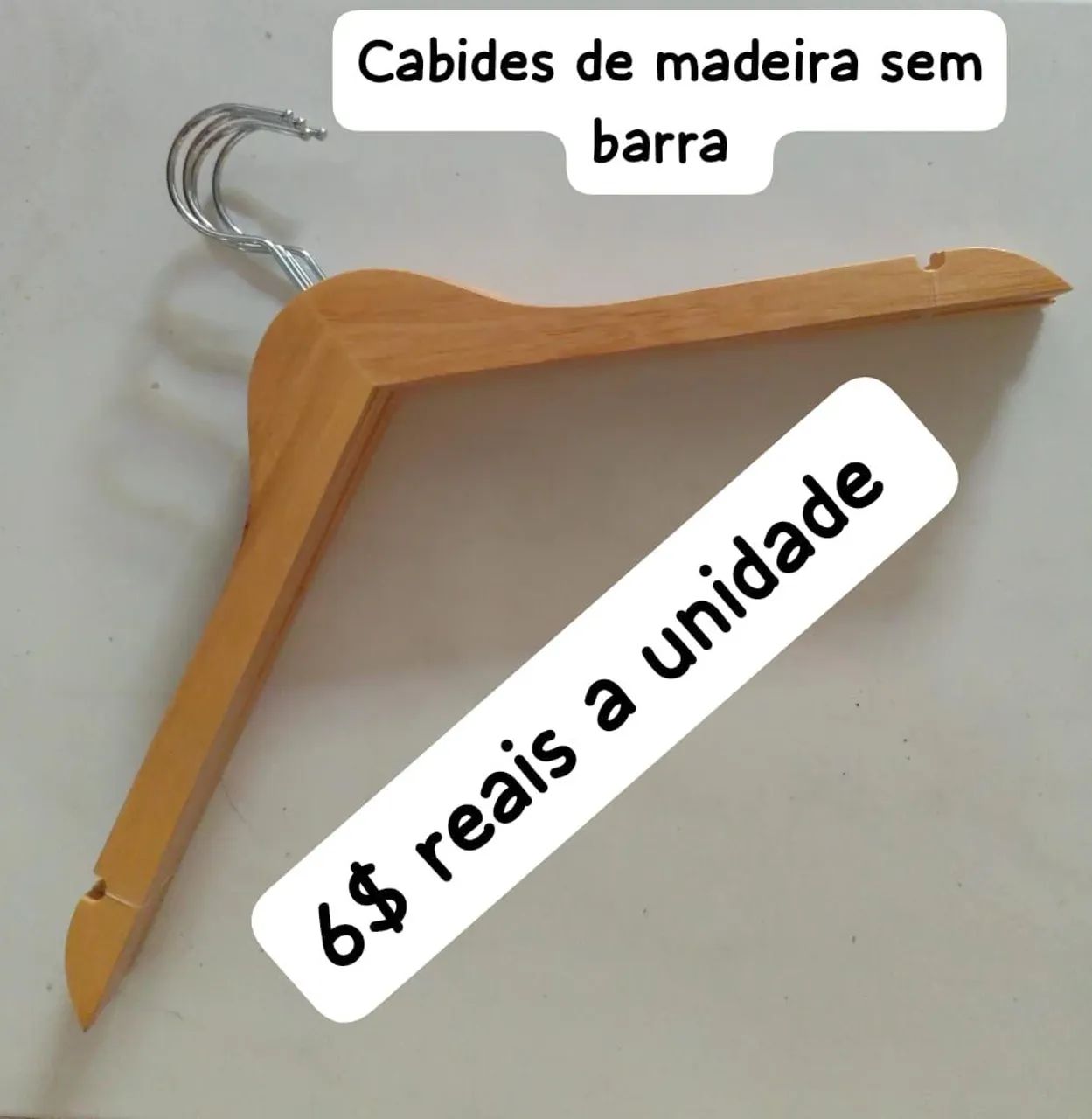 Cabides de madeira sem barra