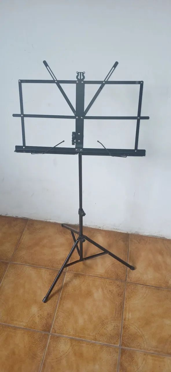Violino novo e suporte partitura e violão  - Foto 3