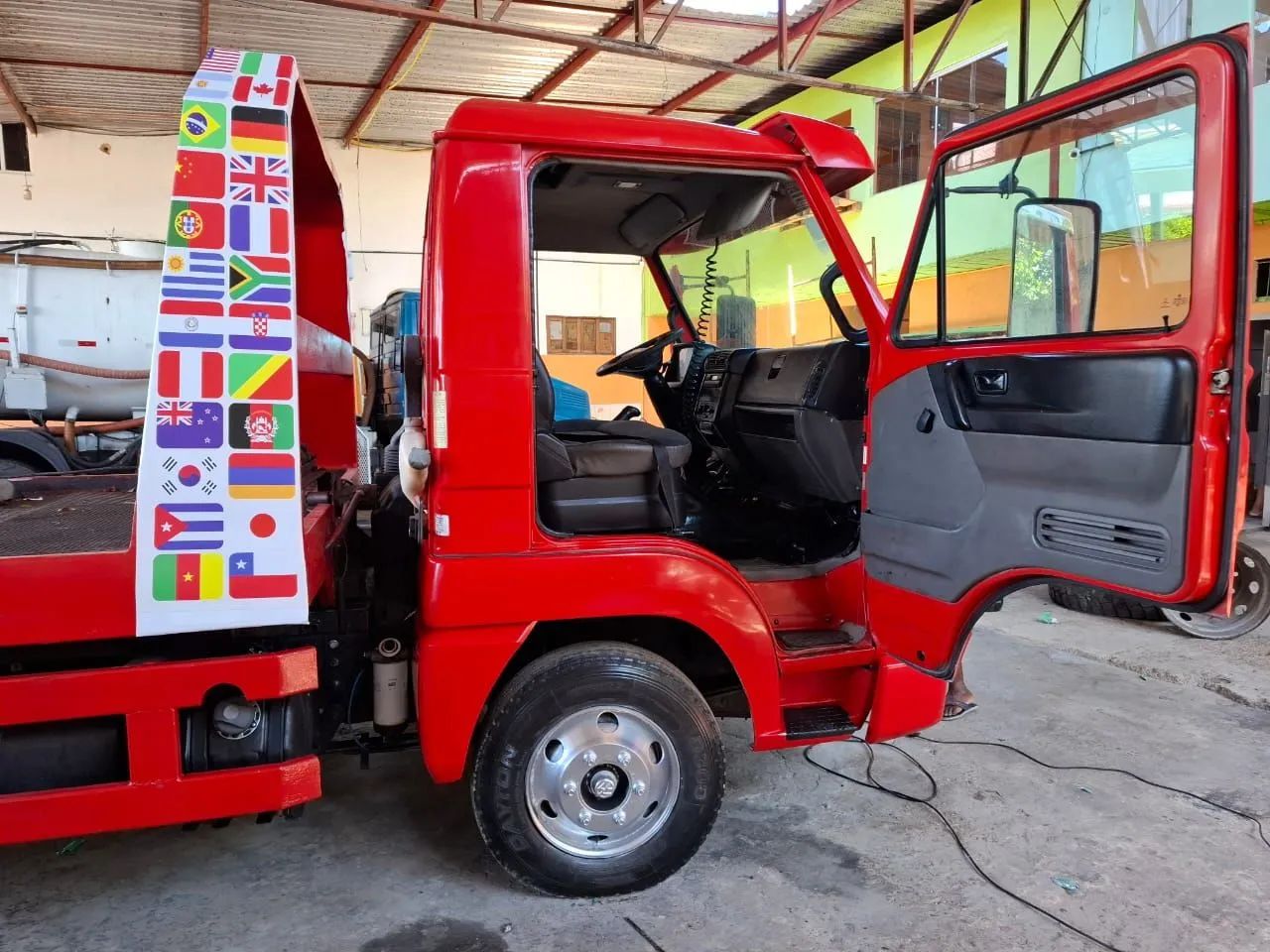 CAMINHÃO PLATAFORMA 6M VOLKSWAGEN 9-160-E-DELIVERY  - Foto 2