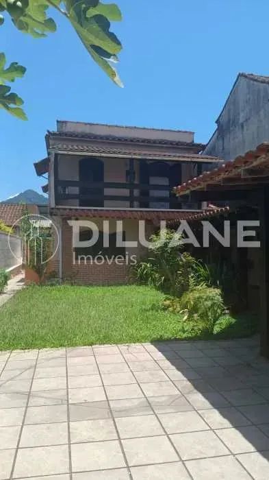 Casa de rua : Duplex / Residencial / Frade (Cunhambebe)