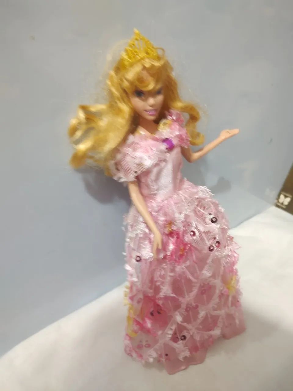boneca barbie princesa aurora 30cm - Foto 3