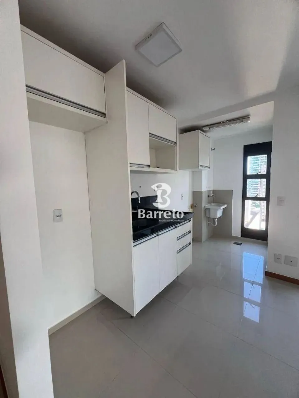 Apartamento com 1 dormitório para alugar, 43 m² por R$ 2.200,00/mês - Centro - Londrina/PR
