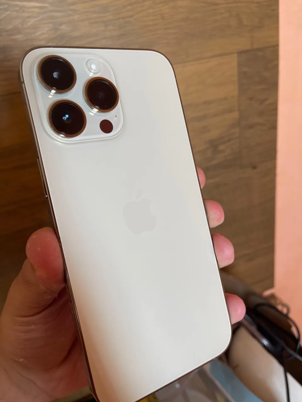 iPhone 14 Pro Max, aceito inferior com volta