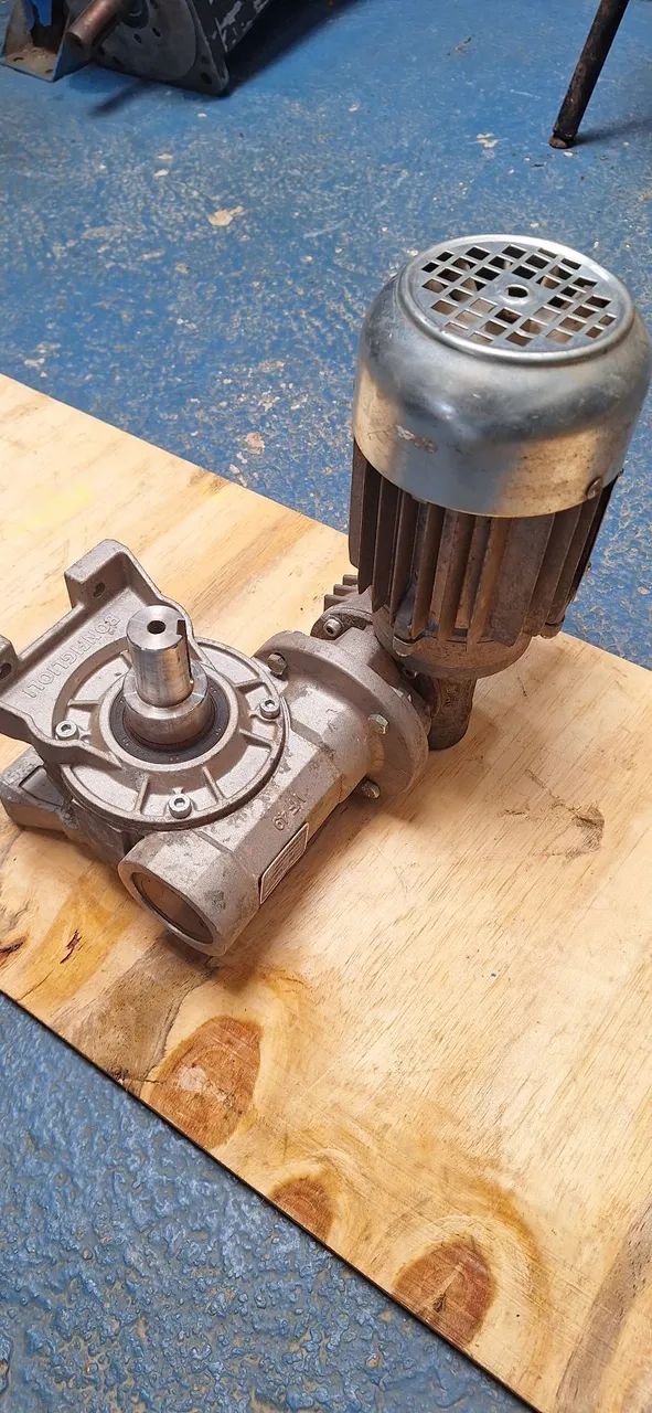 Motoredutor trifásico 0.12 cv redução 1/240. Rotação final: 7. - Foto 5