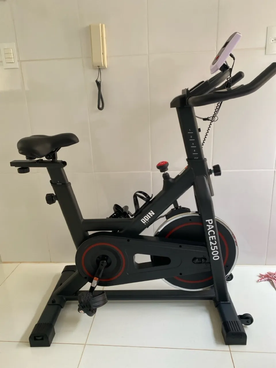 Bicicleta Ergométrica Odin Pace 2500 SEMINOVA