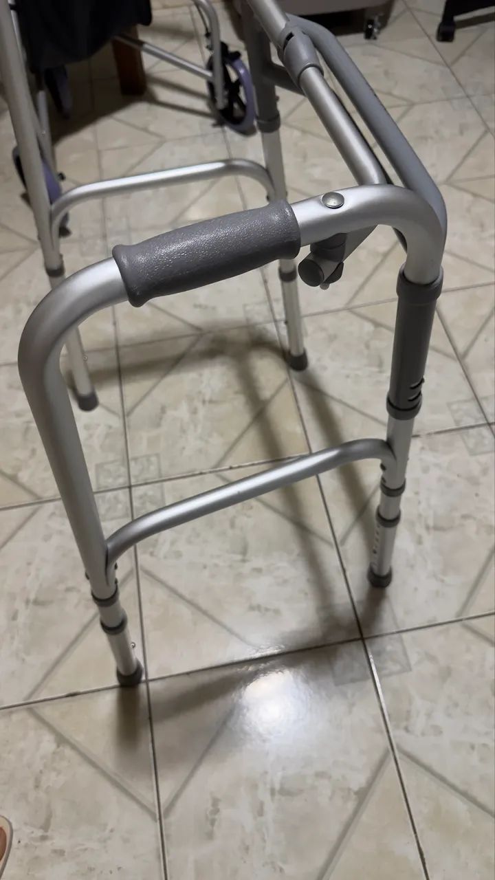 Andador dobrável 