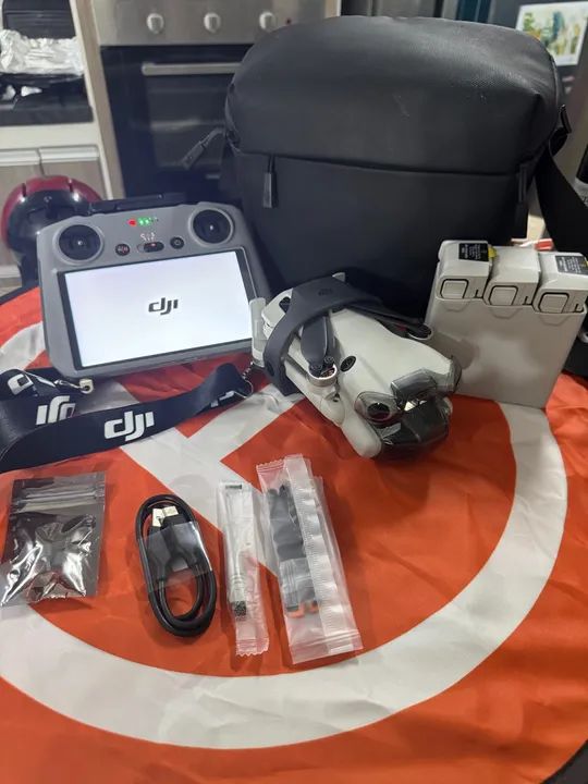Dji Mini 4 Pro kit Fly More Combo Plus - Foto 2
