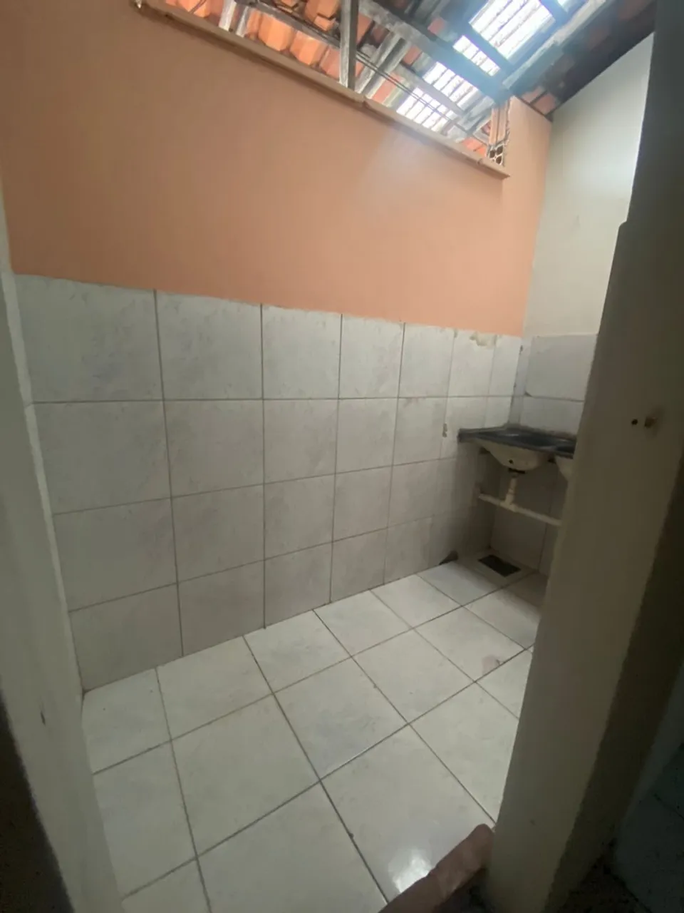 Alugo kitnet no Angelim- 700,00
