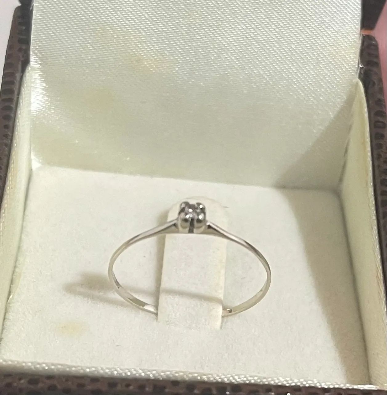 Vendo Anel Solitário Ouro Branco e Diamante
