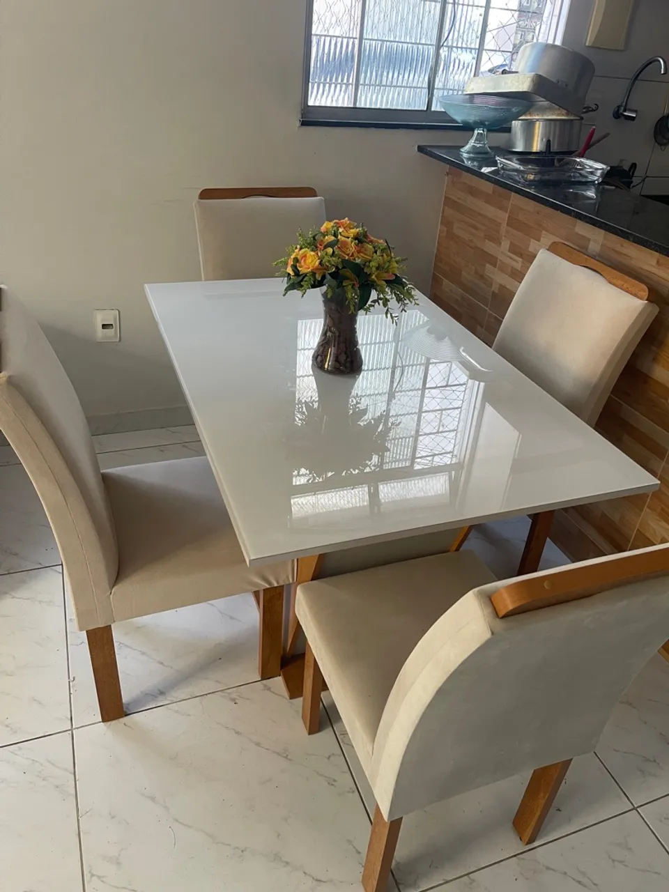 Mesa de jantar com cadeiras
