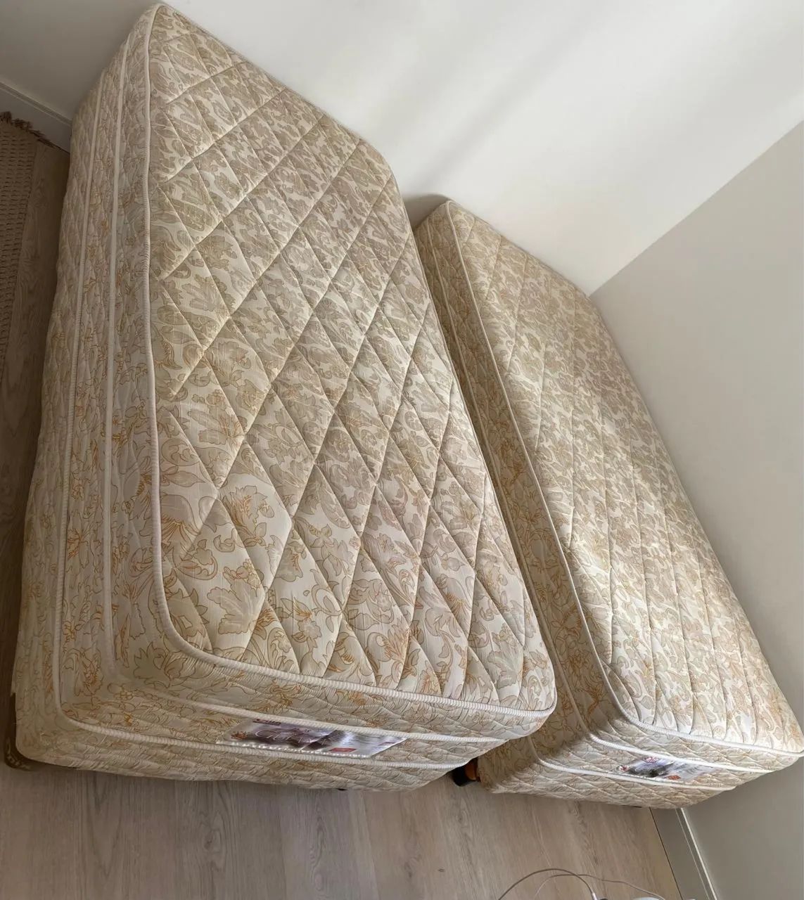 Cama box solteiro semi-novo marca ônix , unidade , aberto para negociação 