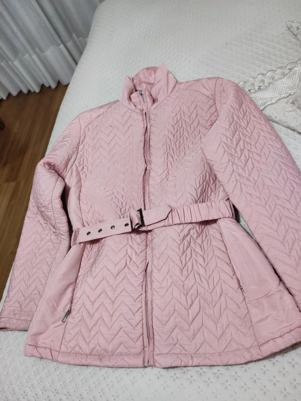 Jaqueta rosa com cinto