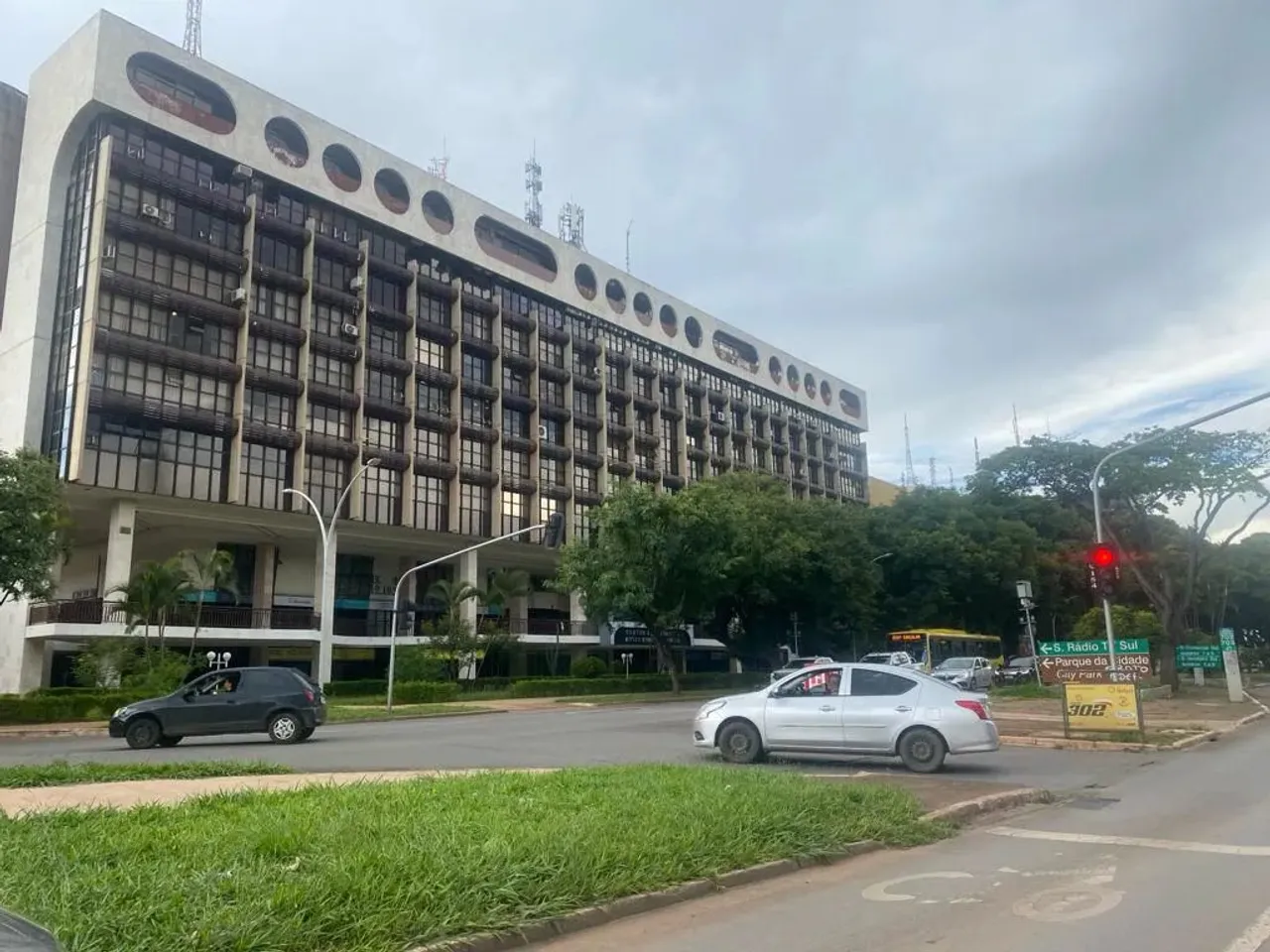 Sala comercial para aluguel no Setor de Rádio e TV Sul ED. Assis Chateubriand