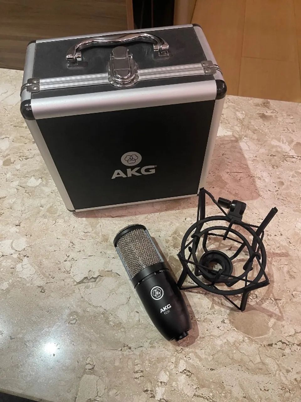 Microfone condensador AKG P220 - Foto 5