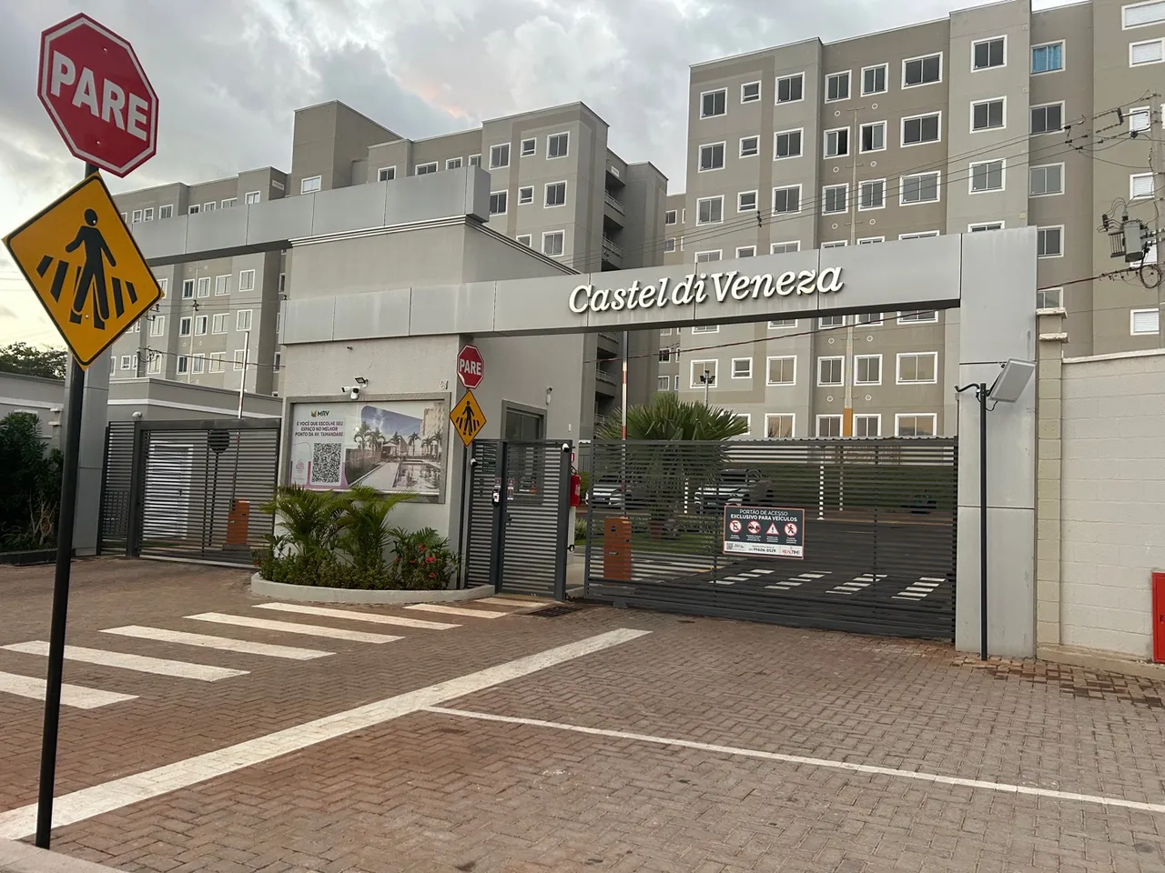 Alugo apartamento novo - condomínio fechado