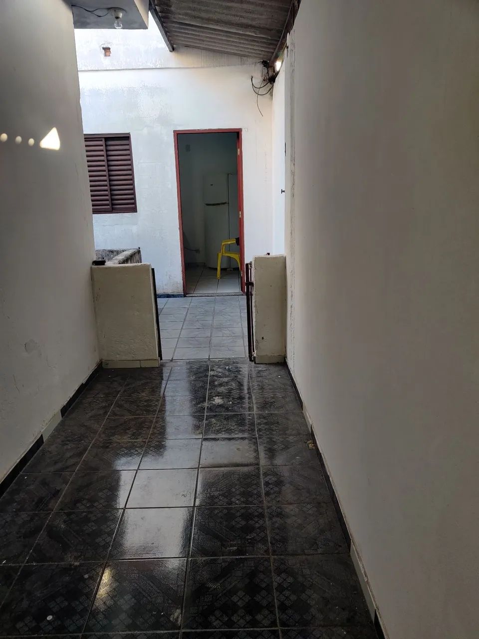 Imóvel com 2 casas + salão de trabalho  - Foto 3
