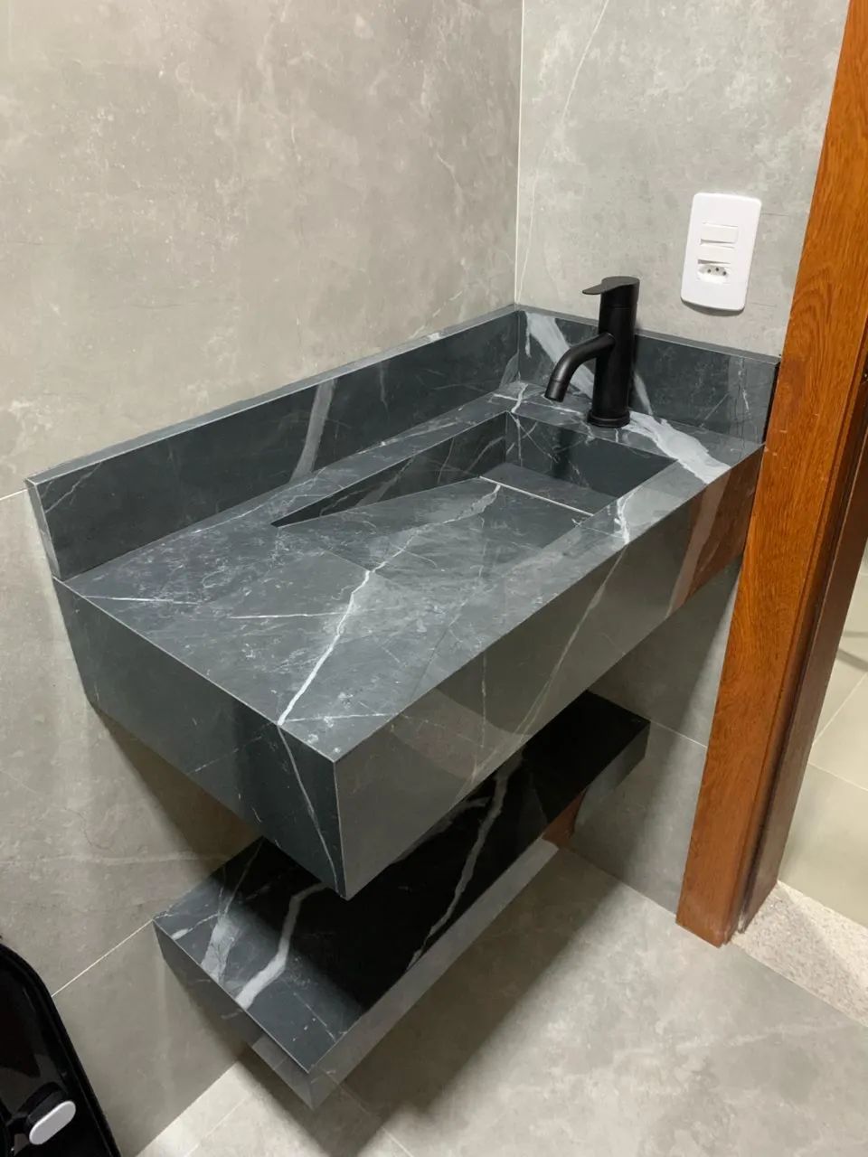 Pias, nichos e bancadas em porcelanato - Foto 2