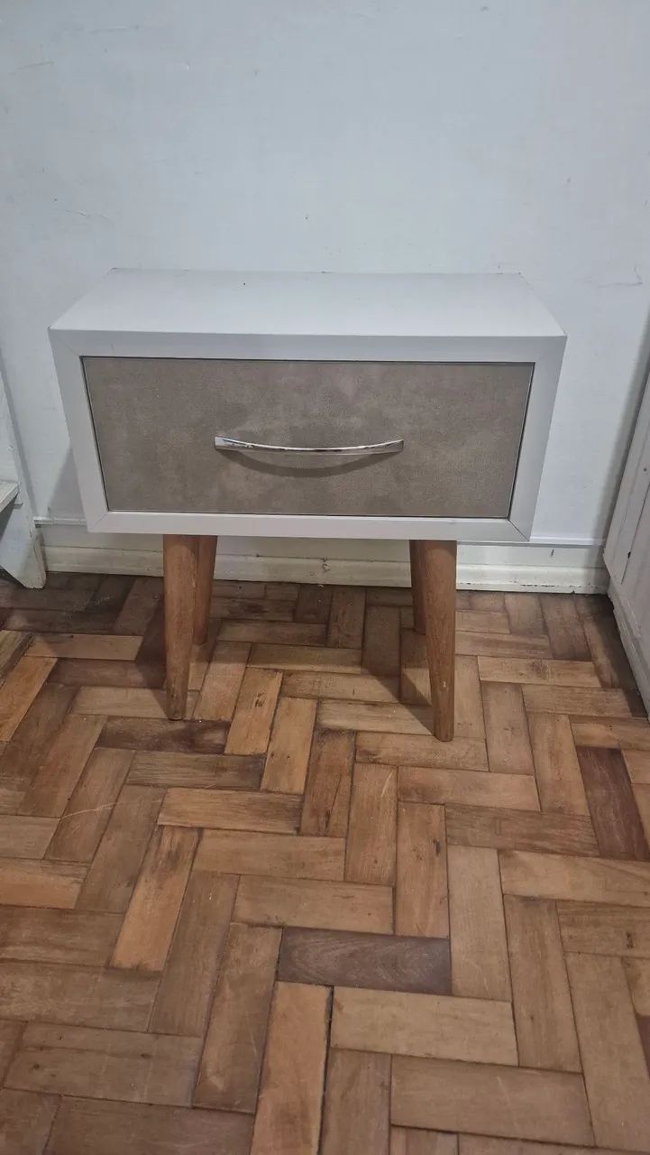 Criado mudo 