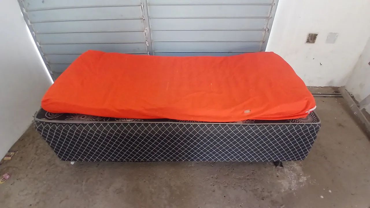Vendo cama box solteiro com colchão  - Foto 2