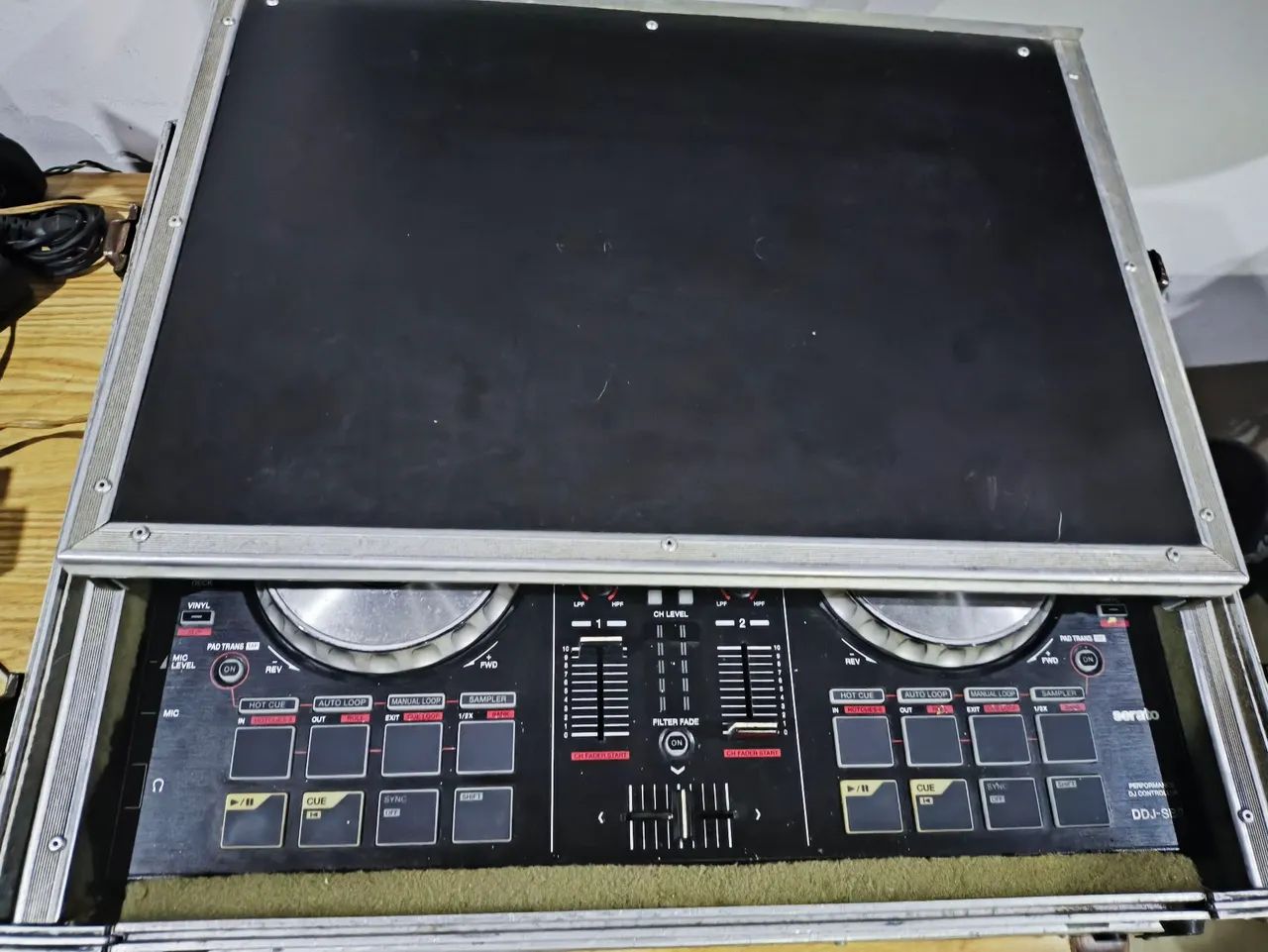 Pioneer DDJ-SB2 元箱　オマケ付き Controladora Pioneer Ddj Sb2 + Case plataforma - Equipamentos e