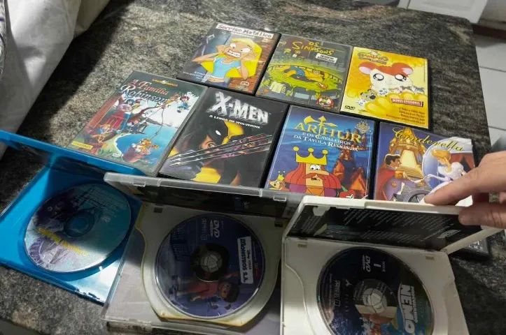 Box dvds Infantis originais com 10 - Simpsons, pixar, heróis - Foto 2