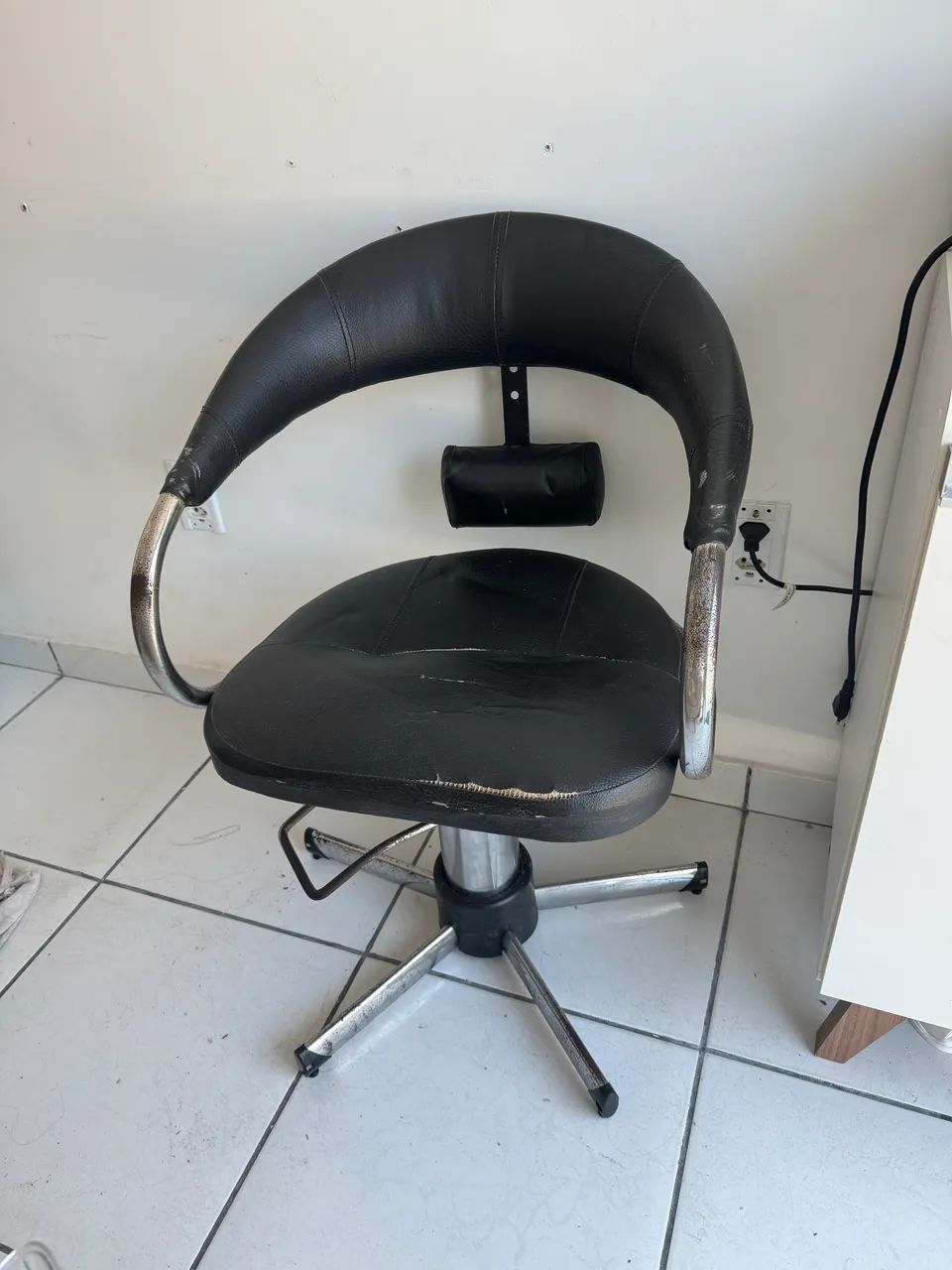 Vendo cadeira de cabeleireira  - Foto 2
