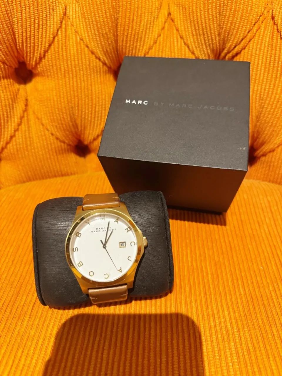 relógio marc jacobs dourado em couro  - Foto 5
