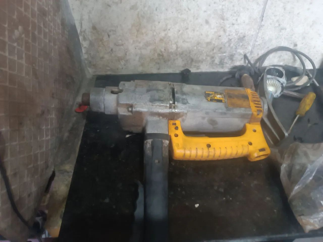 Furadeira industrial dewalt - Foto 4