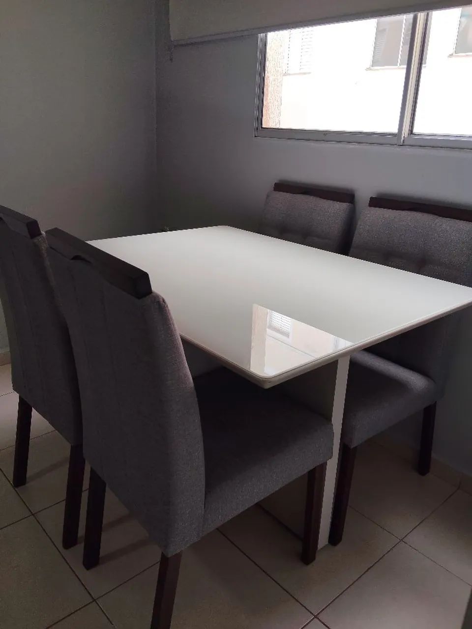 Conjunto de mesa com 4 cadeiras 