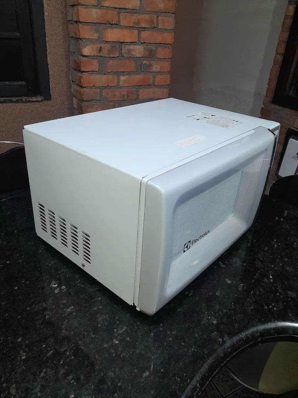 Microondas da marca Electrolux 32 litros bem novinho. - Foto 2
