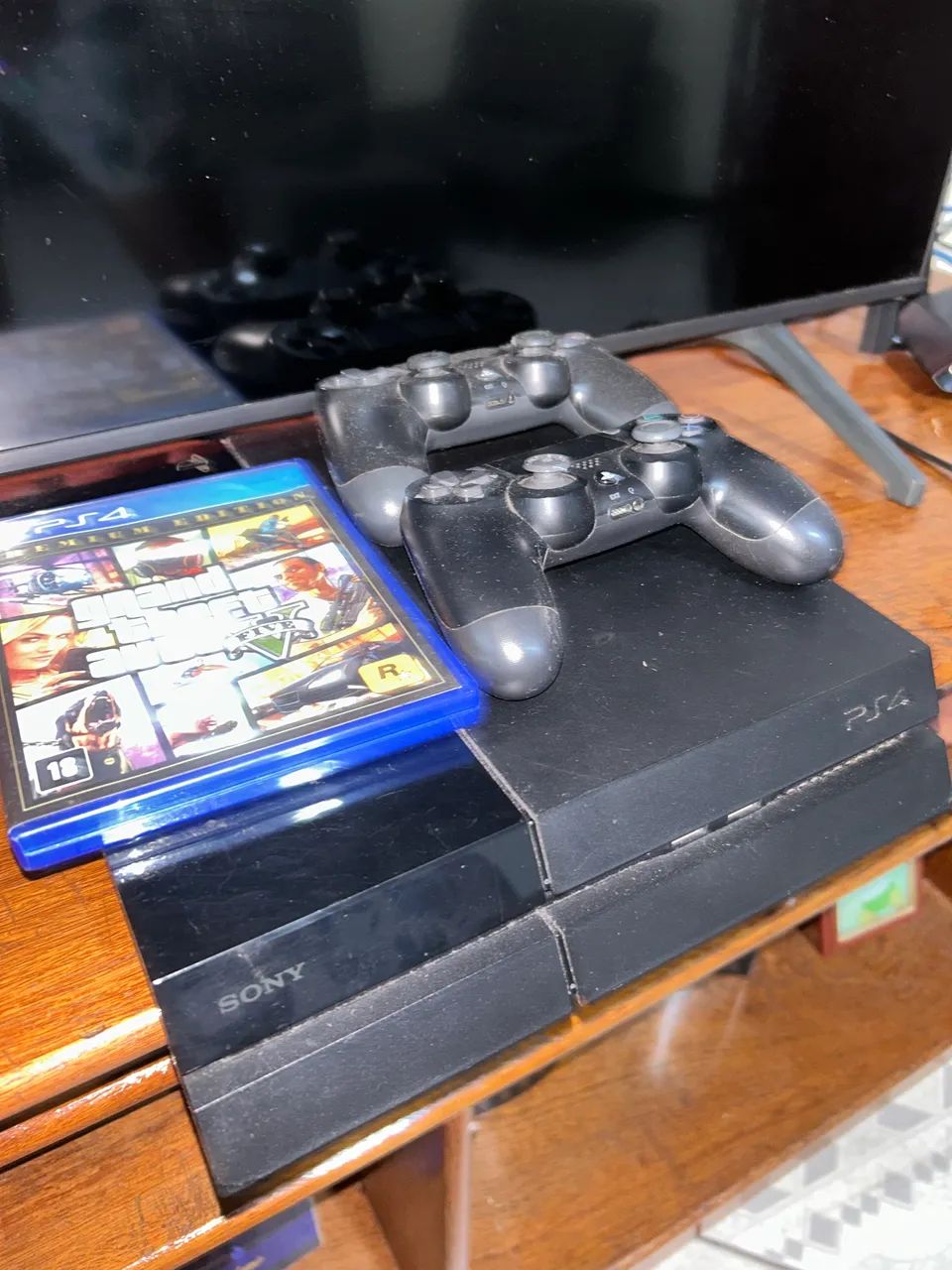 PS4 FAT 500GB COM 2 CONTROLES E GTA5 